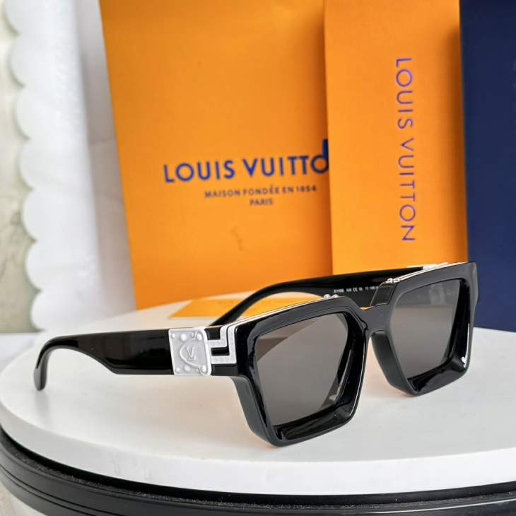 Picture of Louis Vuitton Sunglasses _SKUfw76721193fw